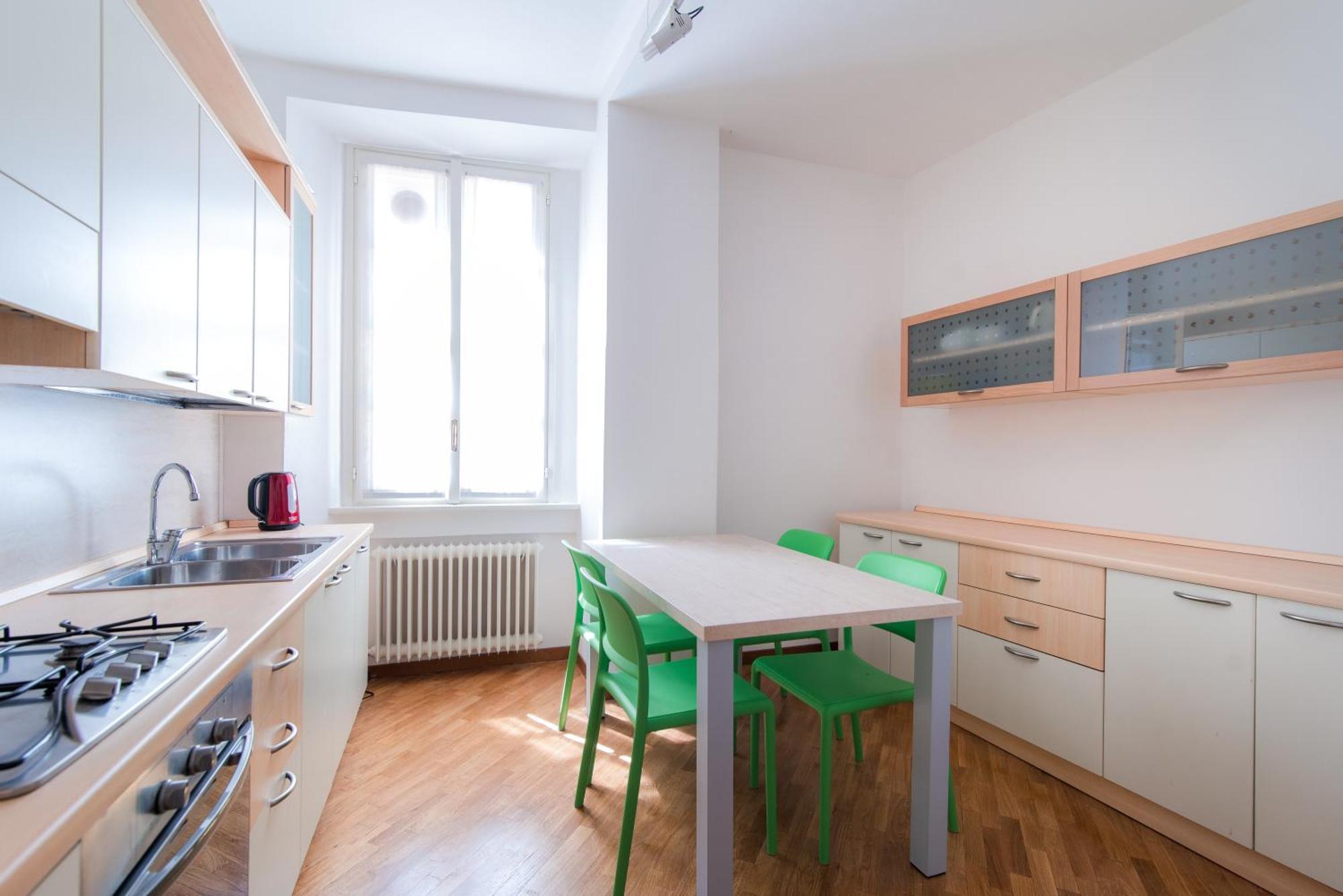 Center Home - The House Of Travelers Como Eksteriør bilde