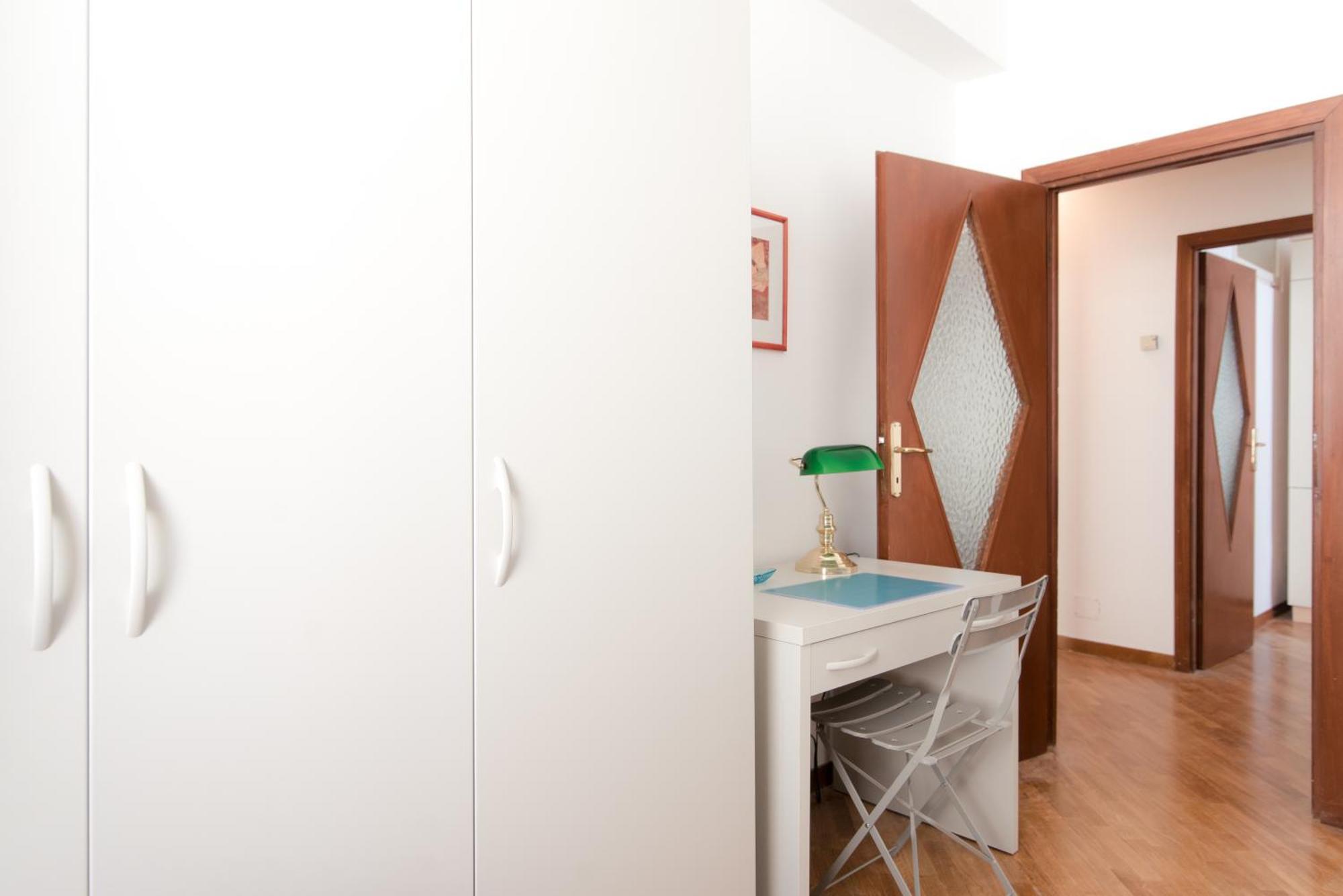 Center Home - The House Of Travelers Como Eksteriør bilde